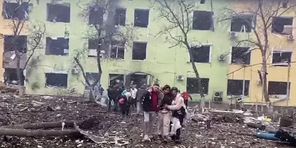 Razboi Ucraina  spital copii maternitate Mariupol bombardat 9 10 martie 2022 FOTO AFP