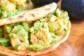 lipie cu avocado si creveti jpeg