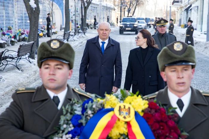 Munteanu, alături de omologul ucrainean, a depus flori. FOTO: Facebook.com/ Alexandru Munteanu