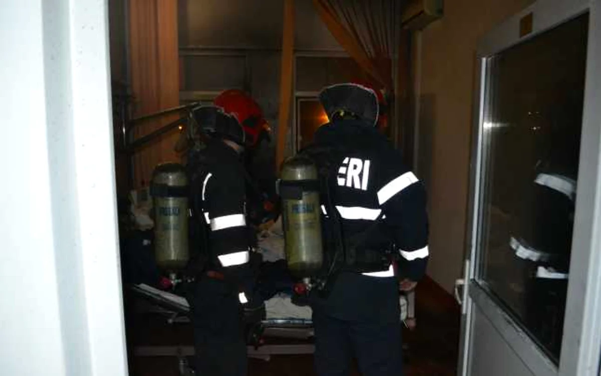 Pompierii au intervenit cu 2 autospeciale şi o scară
