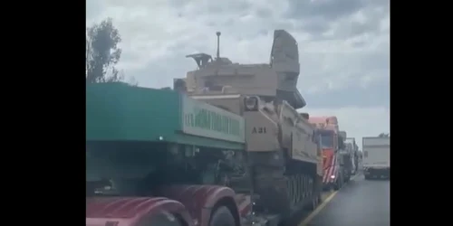 coloana militara pe sosele