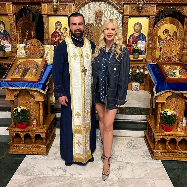 A stârnit un val de reacții pentru că a purtat o fustă prea scurtă  în biserică/ Foto: Instagram