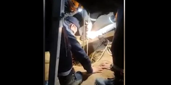 copil de 5 ani blocat într-o fântână din Maroc foto - captură video 