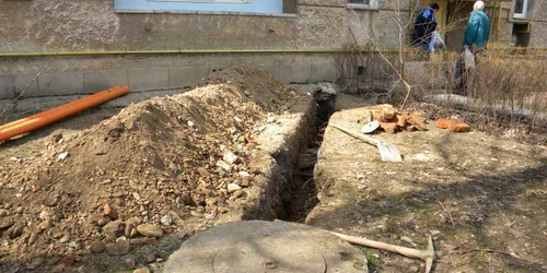 Un muncitor a lăsat fără curent electric un cartier întreg. Foto Dana Mihai