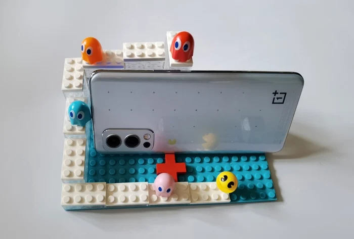 OnePlus Nord 2 PAC MAN Edition FOTO Adrian Pogîngeanu