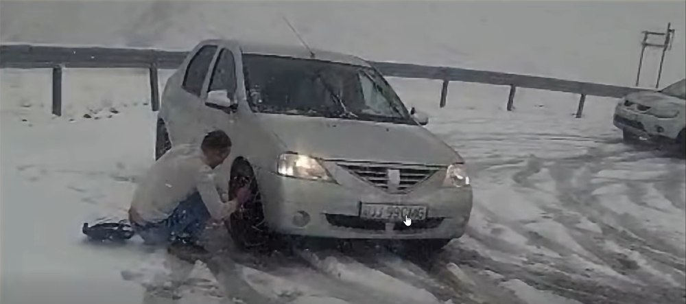 Transalpina se închide din cauza ninsorii. De azi accesul mașinilor va fi interzis pe sectorul Rânca - Obârșia Lotrului