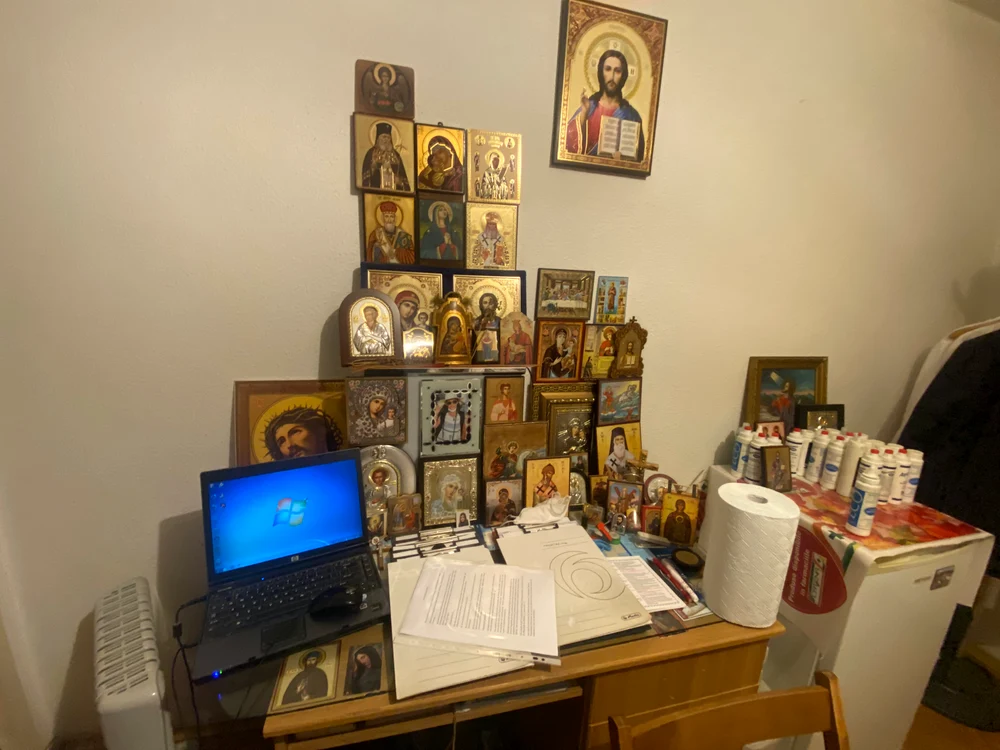 Altar in cabinetul medical sursa foto Antonia Ispas
