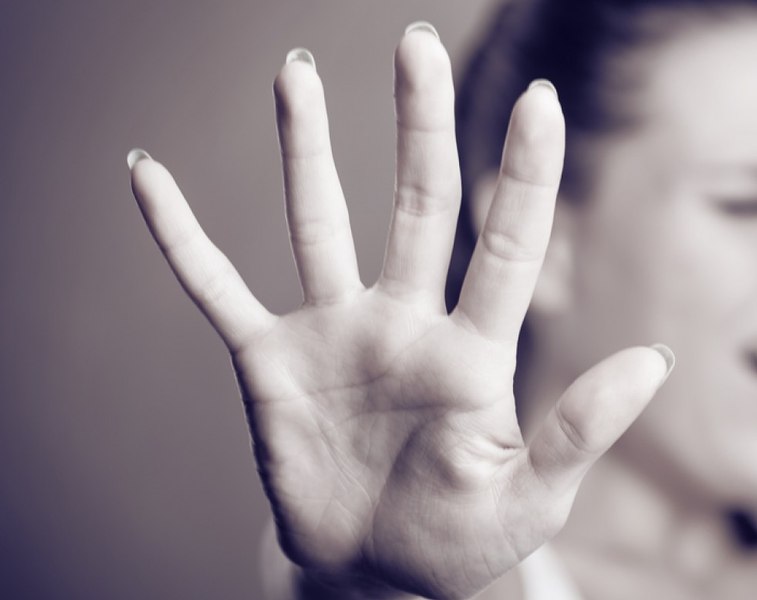 15-letnica zabodena v hrbet zaradi spora na Instagramu