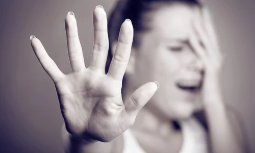 Violenta femei bataie fete FOTO Shutterstock