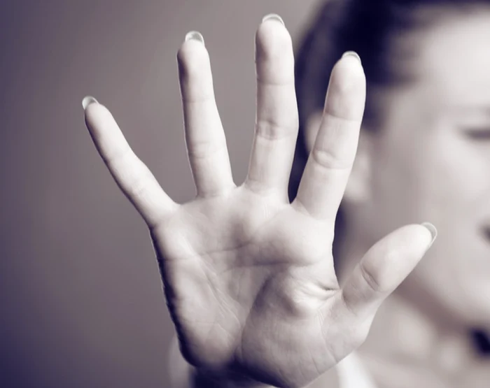 Adolescentă de 15 ani, tăiată cu un cuțit de o altă minoră. Atacul a pornit de la niște postări pe Instagram