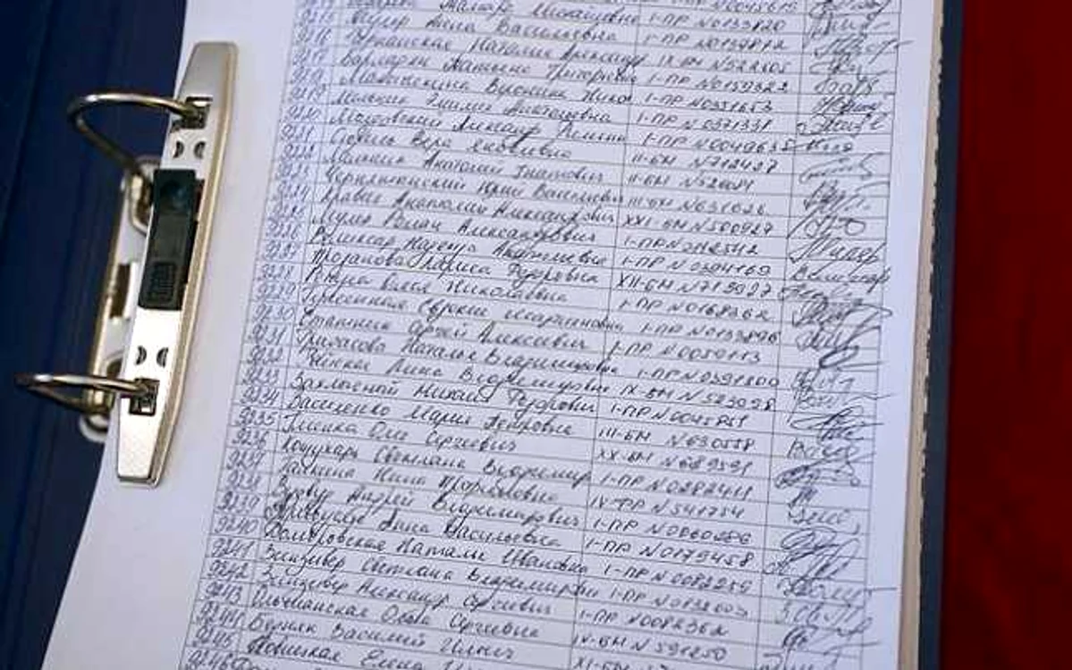 rogozin la transmiterea listelor de semnaturi pentru recunoasterea transnistriei foto facebook rogozin