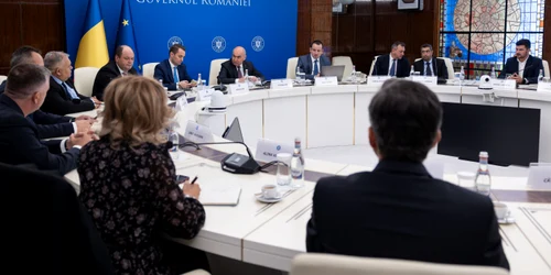 Consultări ale prim ministrului Ilie Bolojan cu reprezentanții marilor rețele comerciale gov ro1 jpg