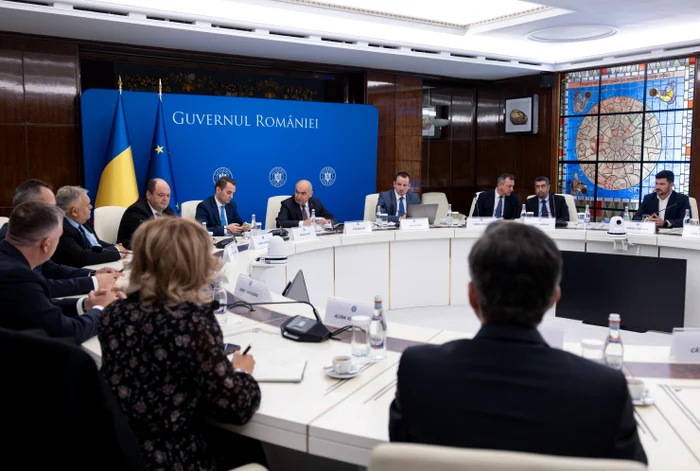 Consultări ale premierului Ilie Bolojan cu reprezentanții marilor rețele comerciale. FOTO gov.ro