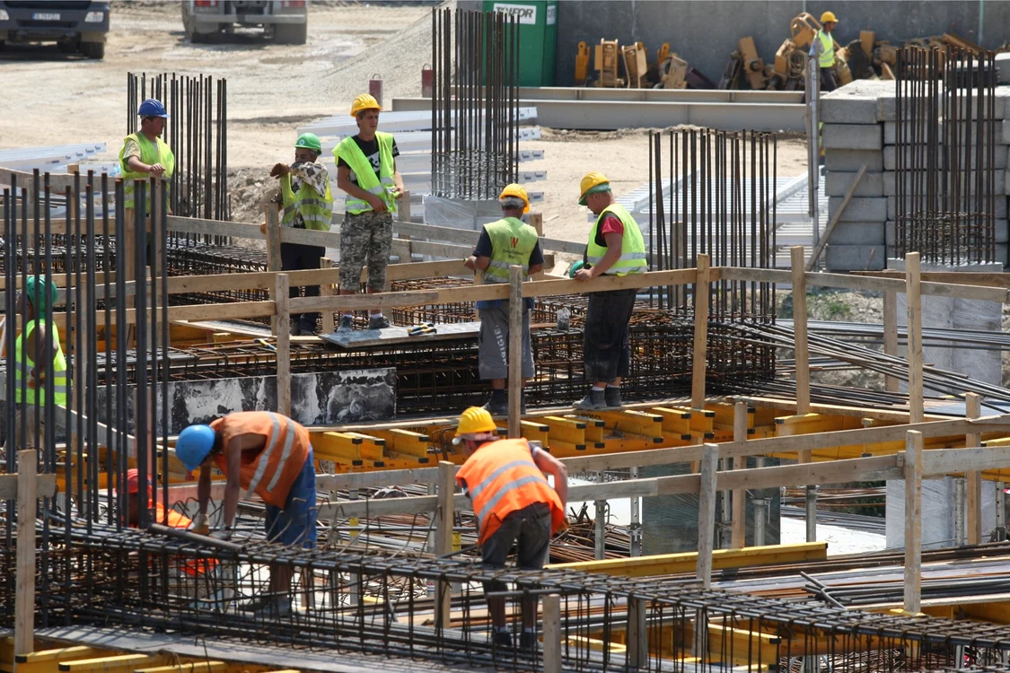 Domeniul construcțiilor duce lipsă de forță calificată de muncă