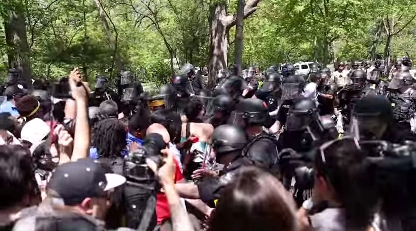 
    Forţele de ordine au dispersat protestatarii cu forţaFoto Youtube  