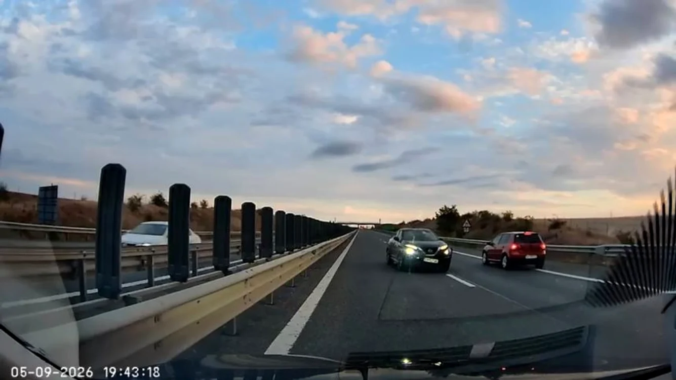 Momentul în care un șofer de 73 de ani intră pe contrasens pe A1.