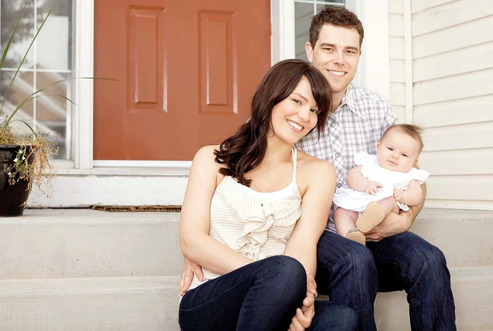 
    Noua Lege a adopţiei a fost votată miercuri, într-o  formă simplificată, şi aduce beneficii părinţilor  