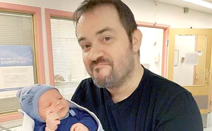 
    Tony Poptămaş  e topit după bebeluşfoto: arhiva personală  