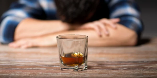 Alcool FOTO Shutterstock