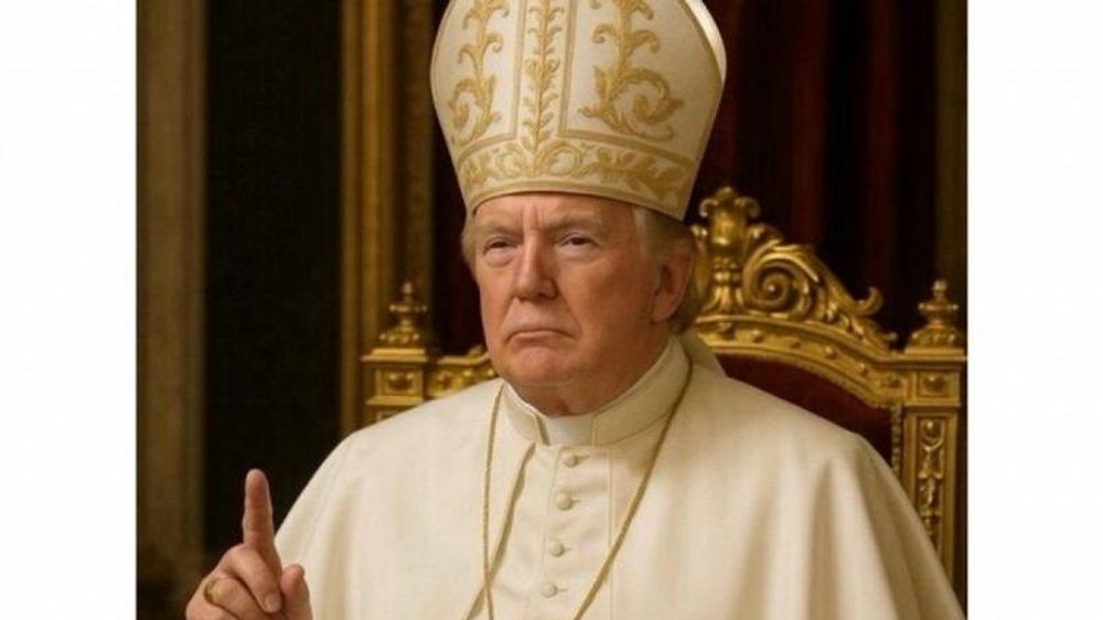 Trump apără controversata imagine în care apare înfățișat ca Papă. „Catolicii o adoră”