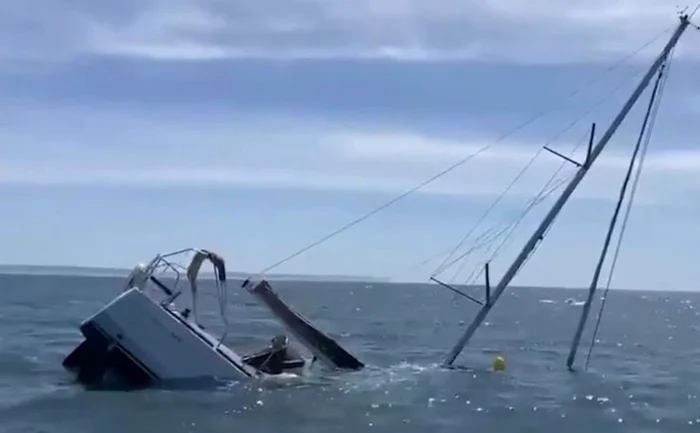 Ambarcațiunea nu a mai putut fi salvată (Foto: captură video)