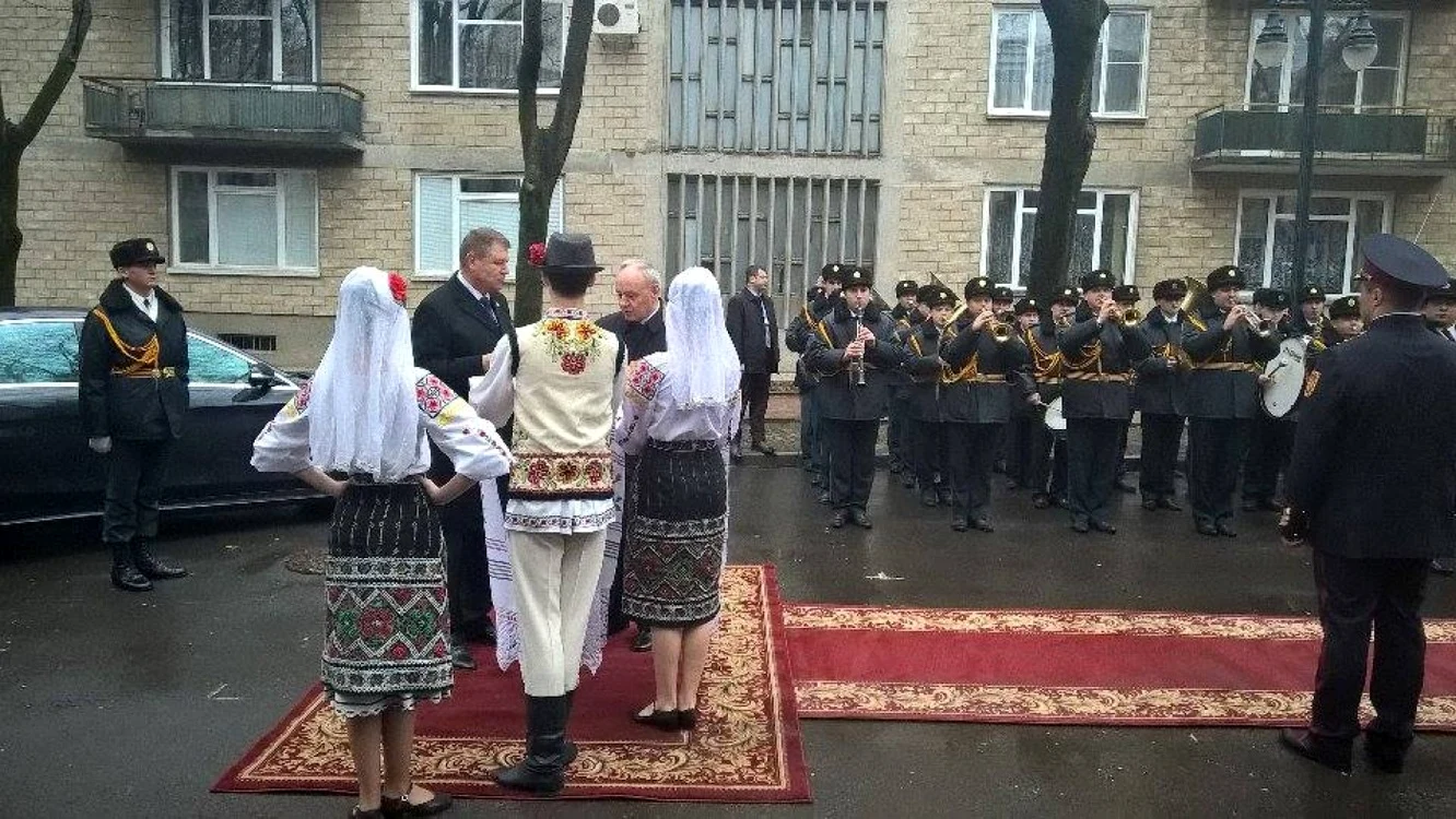 Preşedintele României Klaus Iohannis a fost primit la Chişinău de omologul său, Nicolae Timofti FOTO Elenea Dumitru