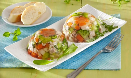 1 pui cu legume in aspic jpg jpeg