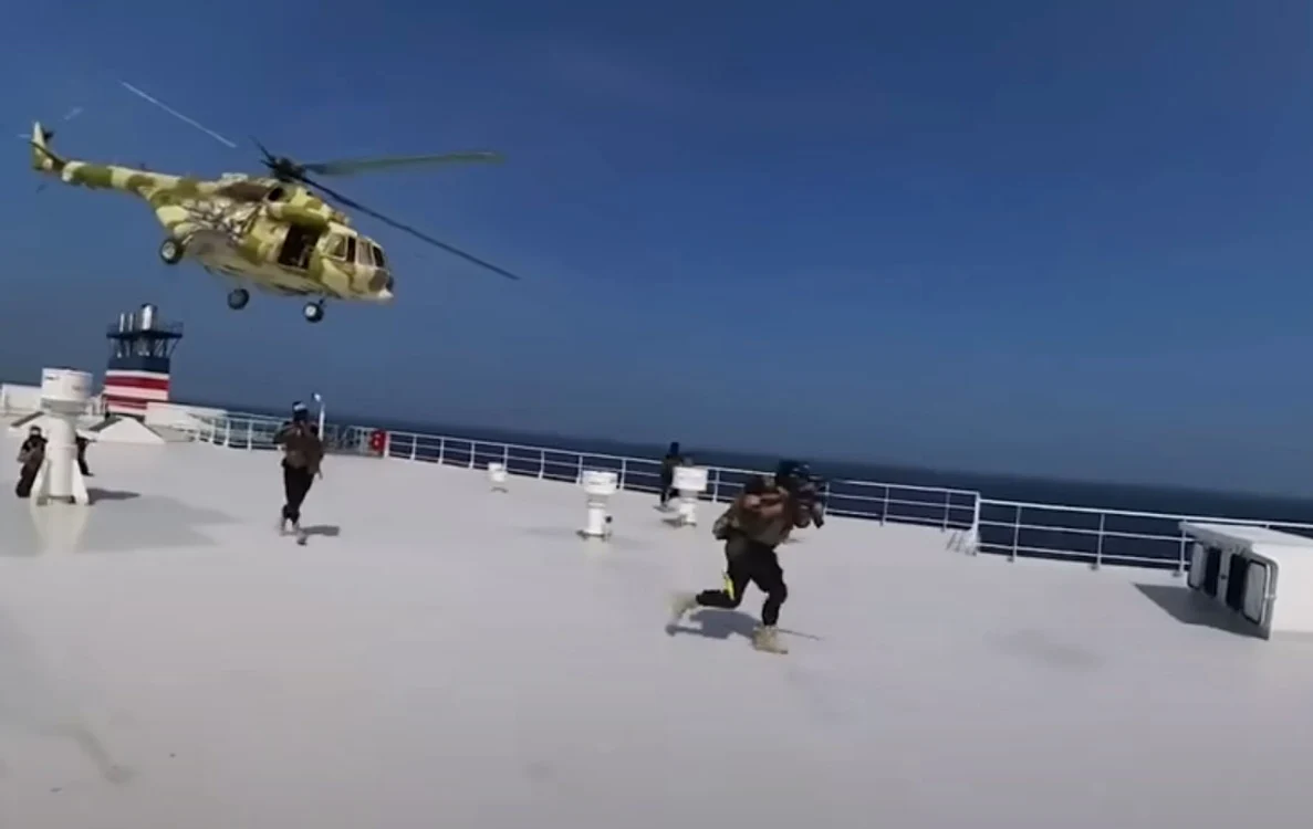 Momentul în care rebelii houthi au capturat nava. FOTO captură video