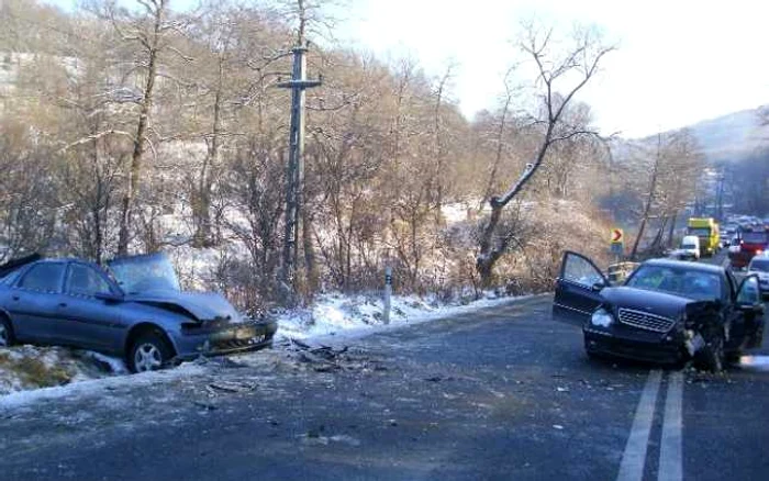 Traficul rutier a fost blocat pe un sens