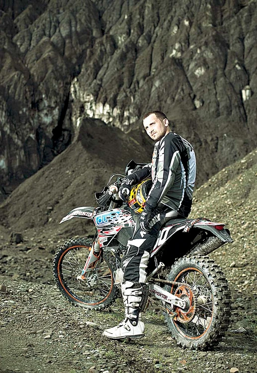 Dani Oţil se face profesor de enduro