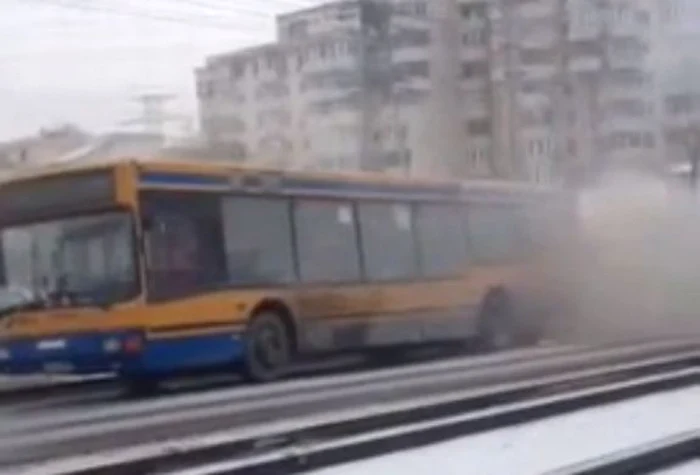 Autobuzul a luat foc în zona CUG FOTO captură Youtube