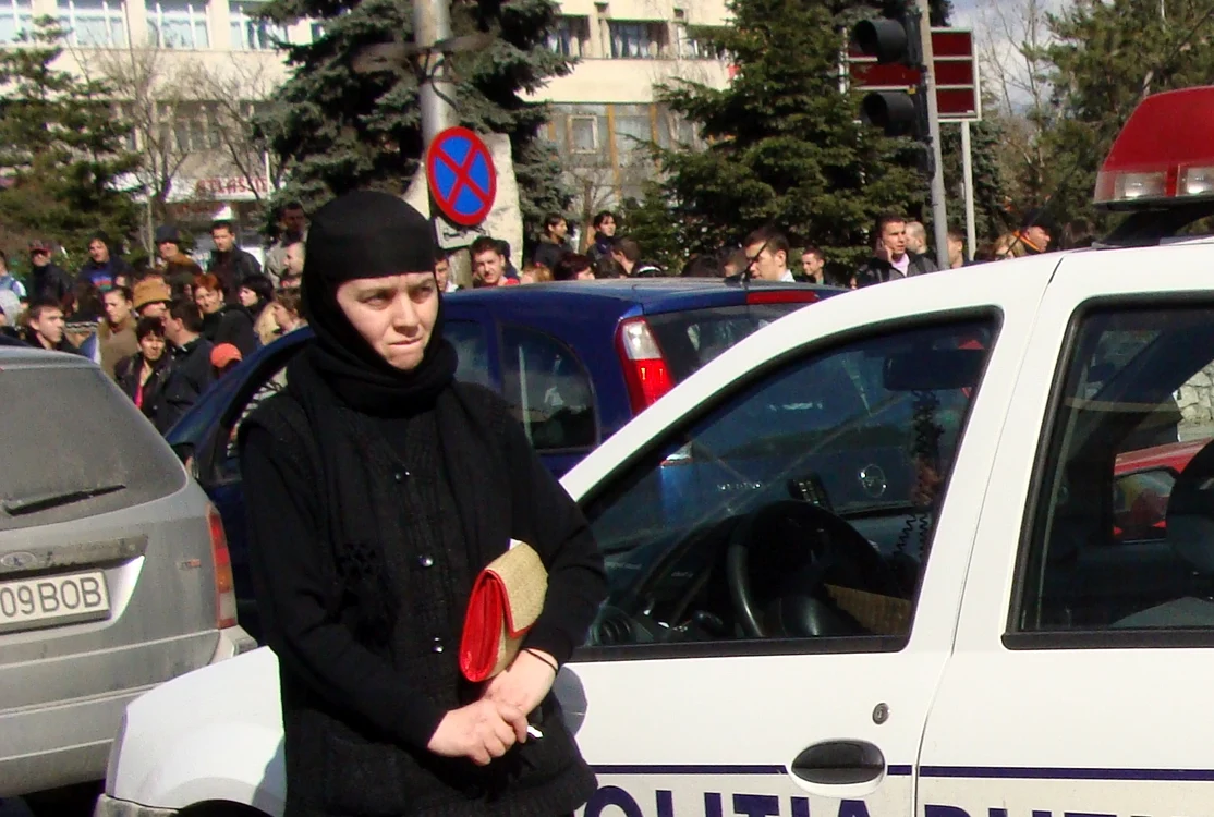 Măicuţa Iustina îşi petrece sărbătorile în rugăciune şi regret 