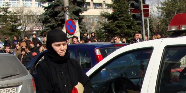 Măicuţa Iustina îşi petrece sărbătorile în rugăciune şi regret 