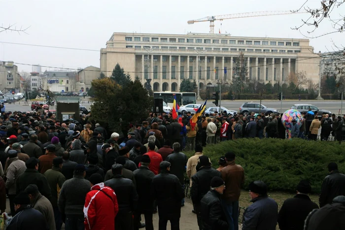 Revoluţionarii şi-au exprimat în repetate rânduri nemulţumirile faţă de de deciziile Executivului chiar în faţa Guvernului FOTO Adevărul