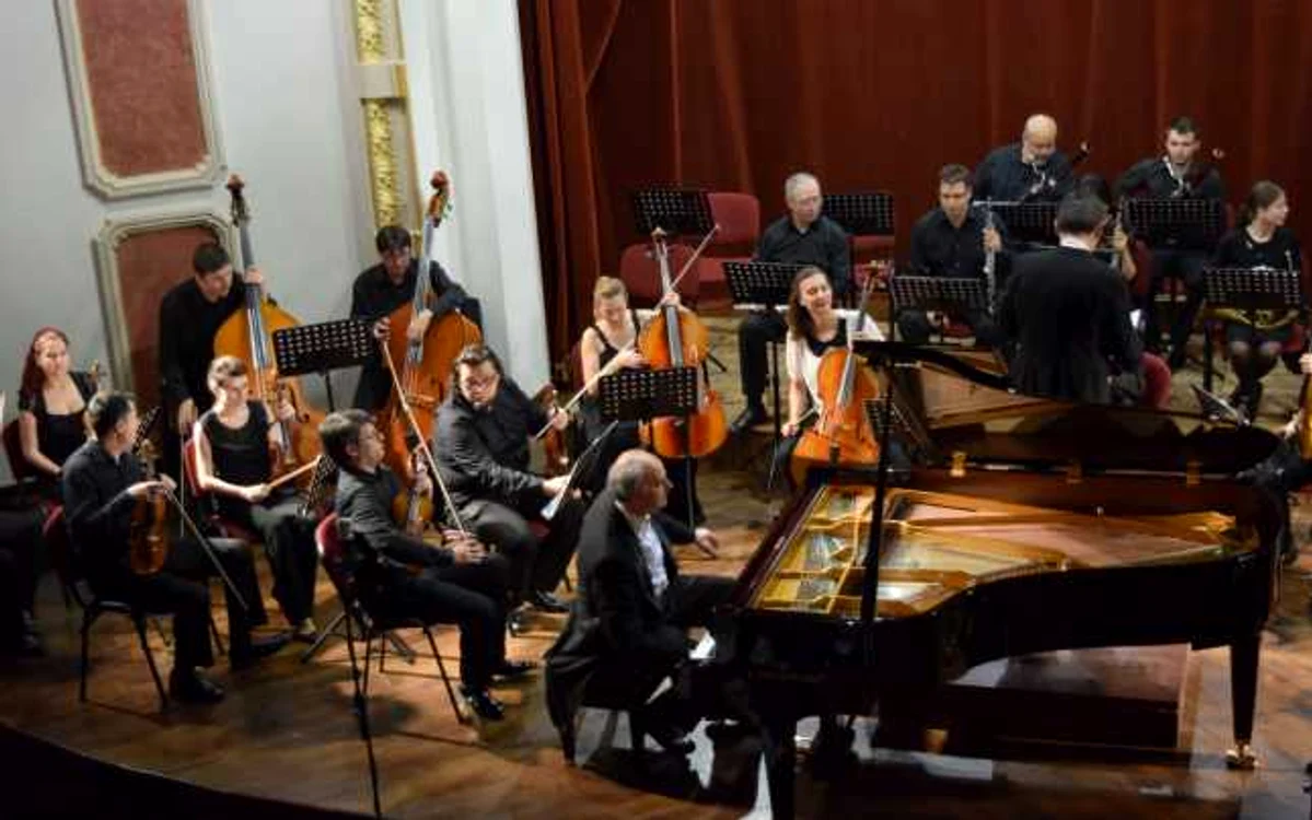 Pianul din Focşani a fost inaugurat  FOTO: Alexandra Tătaru