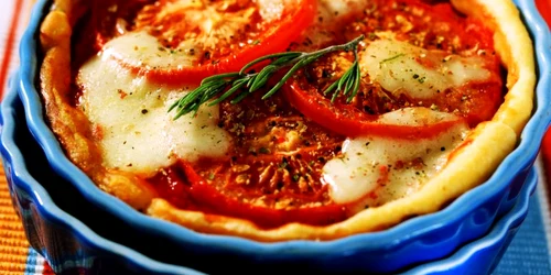 minitarte cu rosii si branza