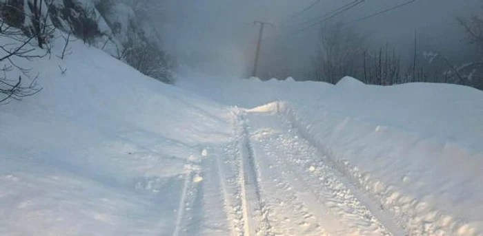 Avalanşa de zăpadă a acoperit integral DN75