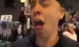 a inghitit un peste  jpeg
