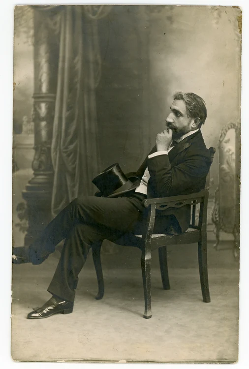 În rolul lui I.C. Brătianu. FOTO: Teatrul Constantin Tănase