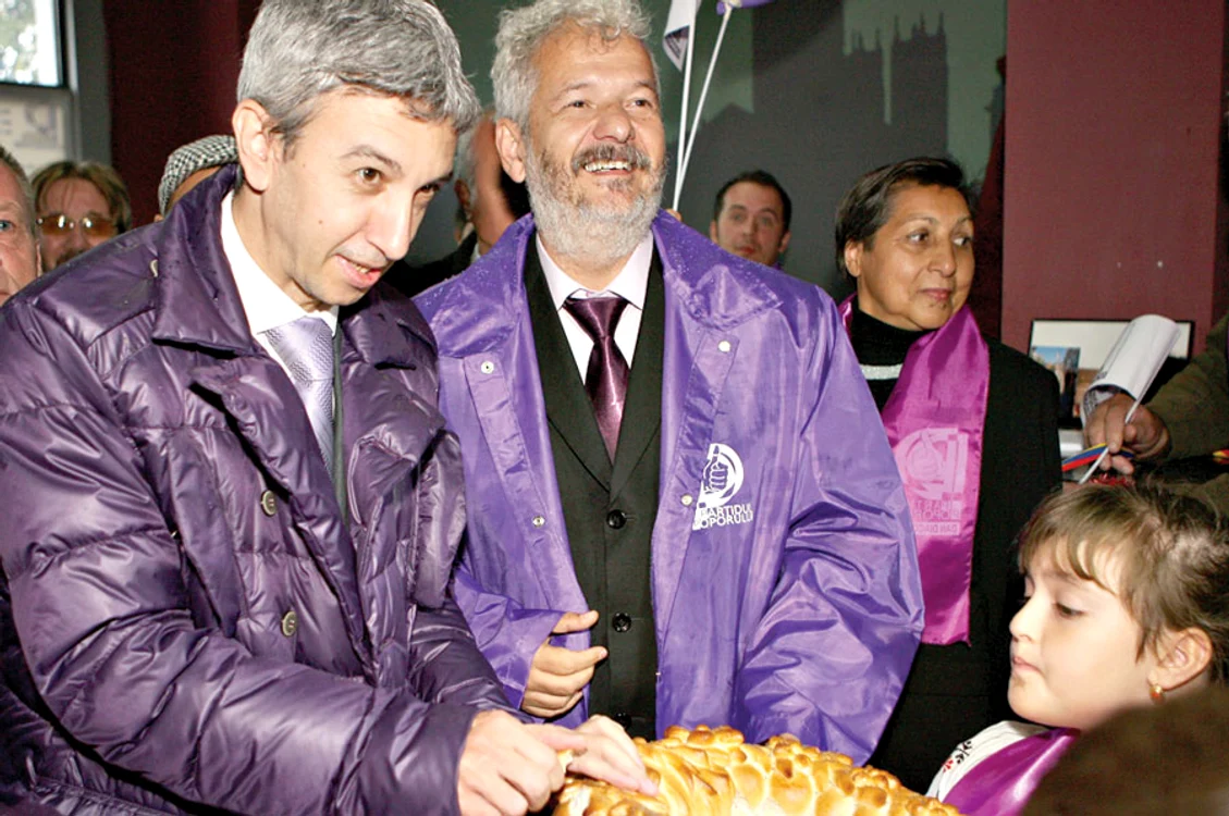 Dan Diaconescu  a venit în vizită în  Bistriţa. Simpati- zanţii i-au organi- zat o petrecere la  Prundu Bârgăului