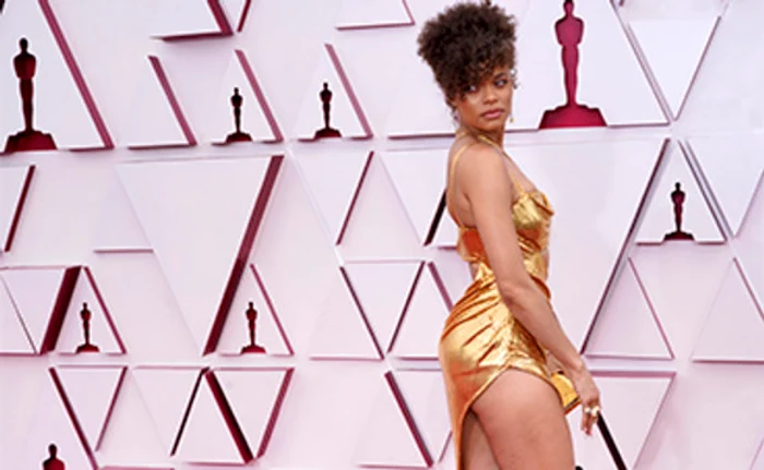 Angelina a ieşit la cumpărături cu Zahara, de 16 ani, Shiloh, de 14 ani, şi Vivienne, de 12 aniFoto: Profimedia