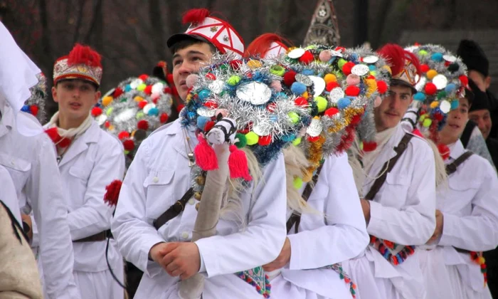 Festivalul de datini și obiceiuri de Crăciun și Anul Nou „Florile Dalbe”, la Muzeul Satului jpeg