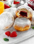 Gogosi cu gem de capsune Sursa foto shutterstock 597936554 jpg