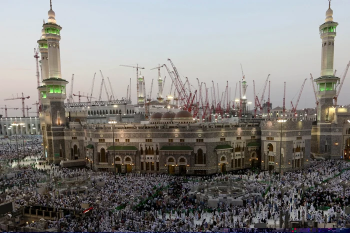 Trei milioane de pelerini sunt aşteptaţi la Mecca FOTO AP