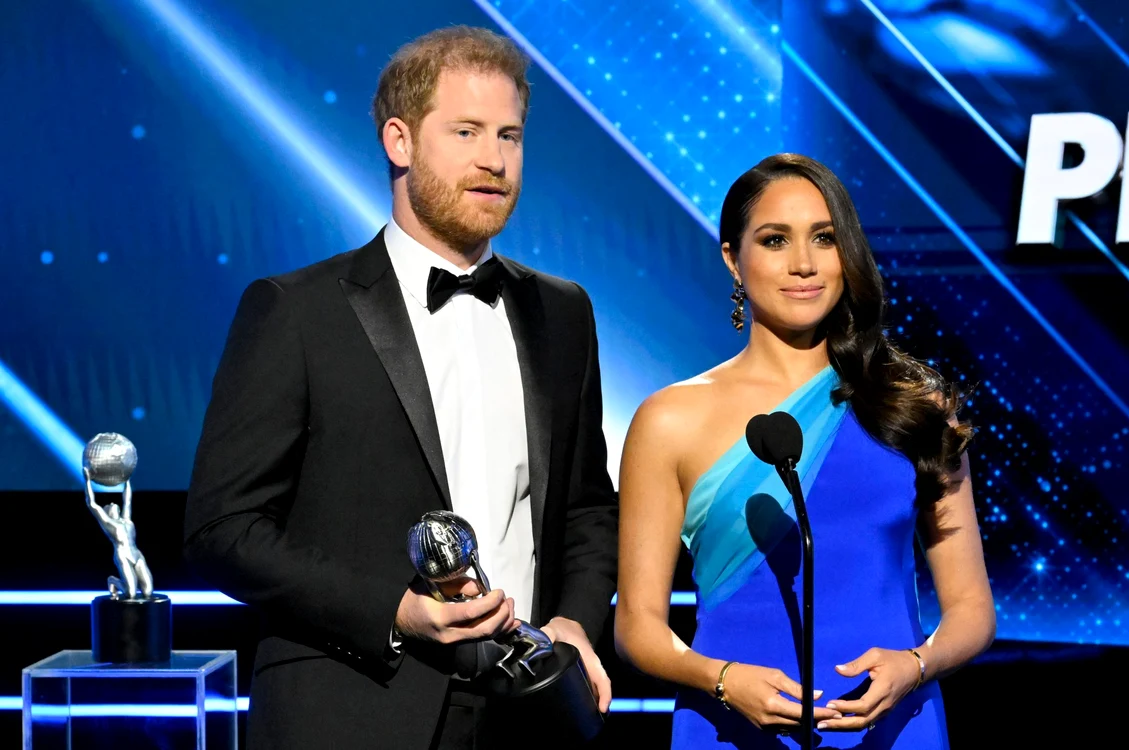 Meghan Markle și Prințul Harry pe scenă la Premiile NAACP, 2022, Profimedia (1) jpg