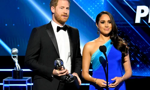 Meghan Markle și Prințul Harry pe scenă la Premiile NAACP, 2022, Profimedia (1) jpg