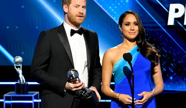 Meghan Markle și Prințul Harry pe scenă la Premiile NAACP, 2022, Profimedia (1) jpg