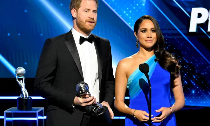 Meghan Markle și Prințul Harry pe scenă la Premiile NAACP, 2022, Profimedia (1) jpg
