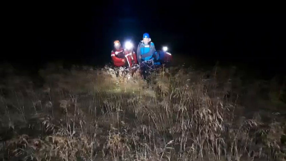 Intervenție de aproape 12 ore a salvamontiștilor pentru a salva o persoană de 70 de ani din munții Iezer