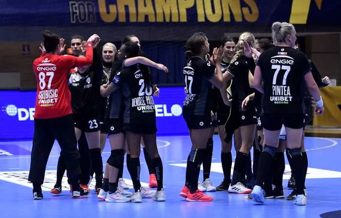 
    CSM București e lider în grupa Ligii CampionilorFOTO: Sportpictures.eu  